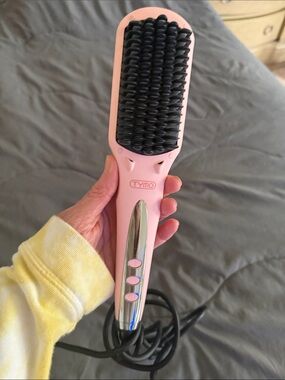 Pink Hair Straightening Brush - Smooth & Gentle Styling